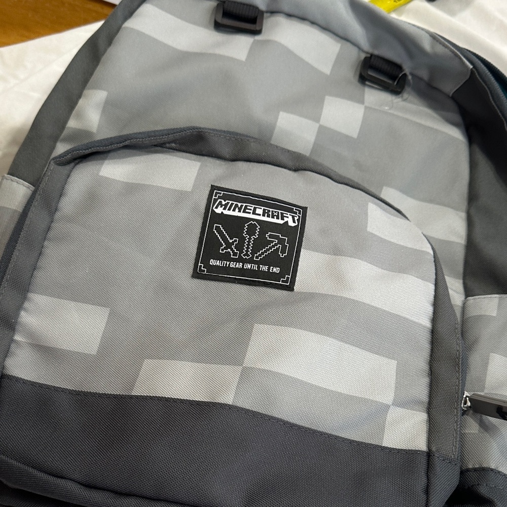 Minecraft grey backpack - Picture 6 of 9